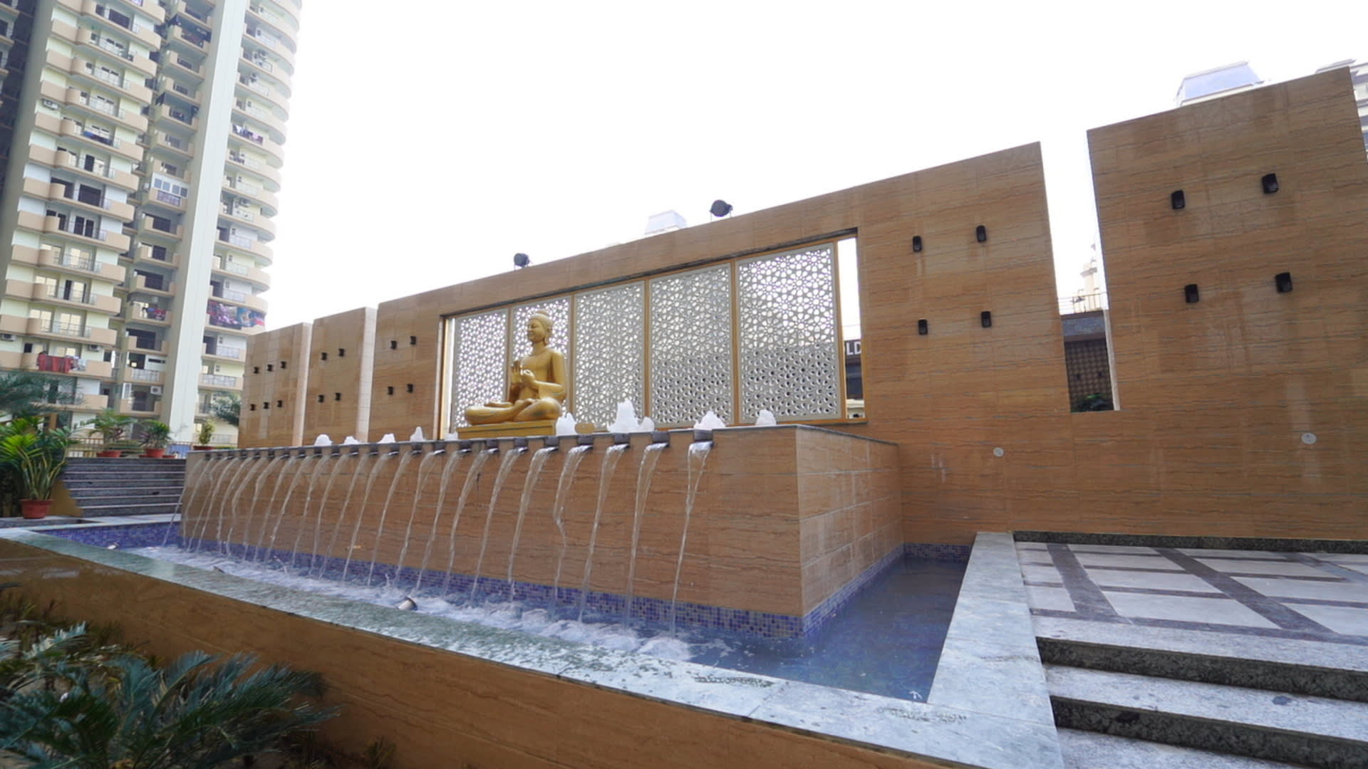 Saya Gold Avenue Property Image 3