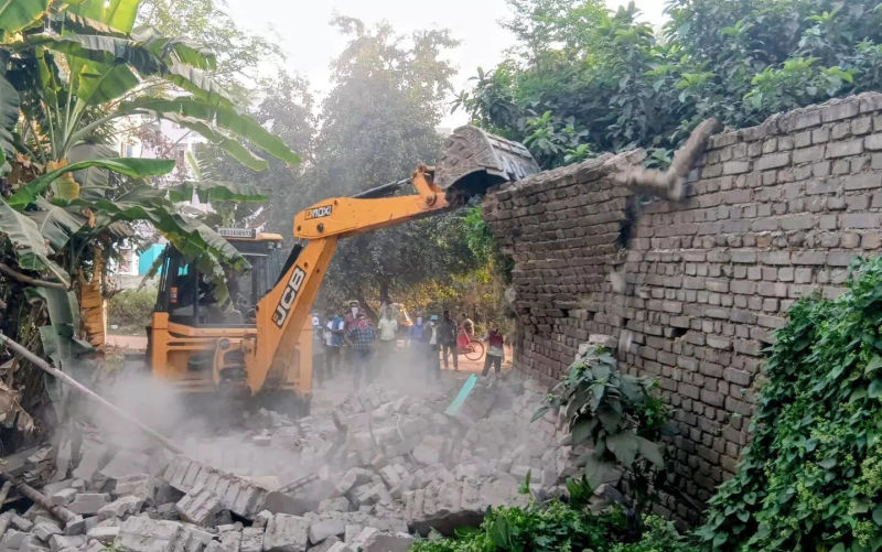 BDA carries out eviction drives in Patia, Kalarahanga