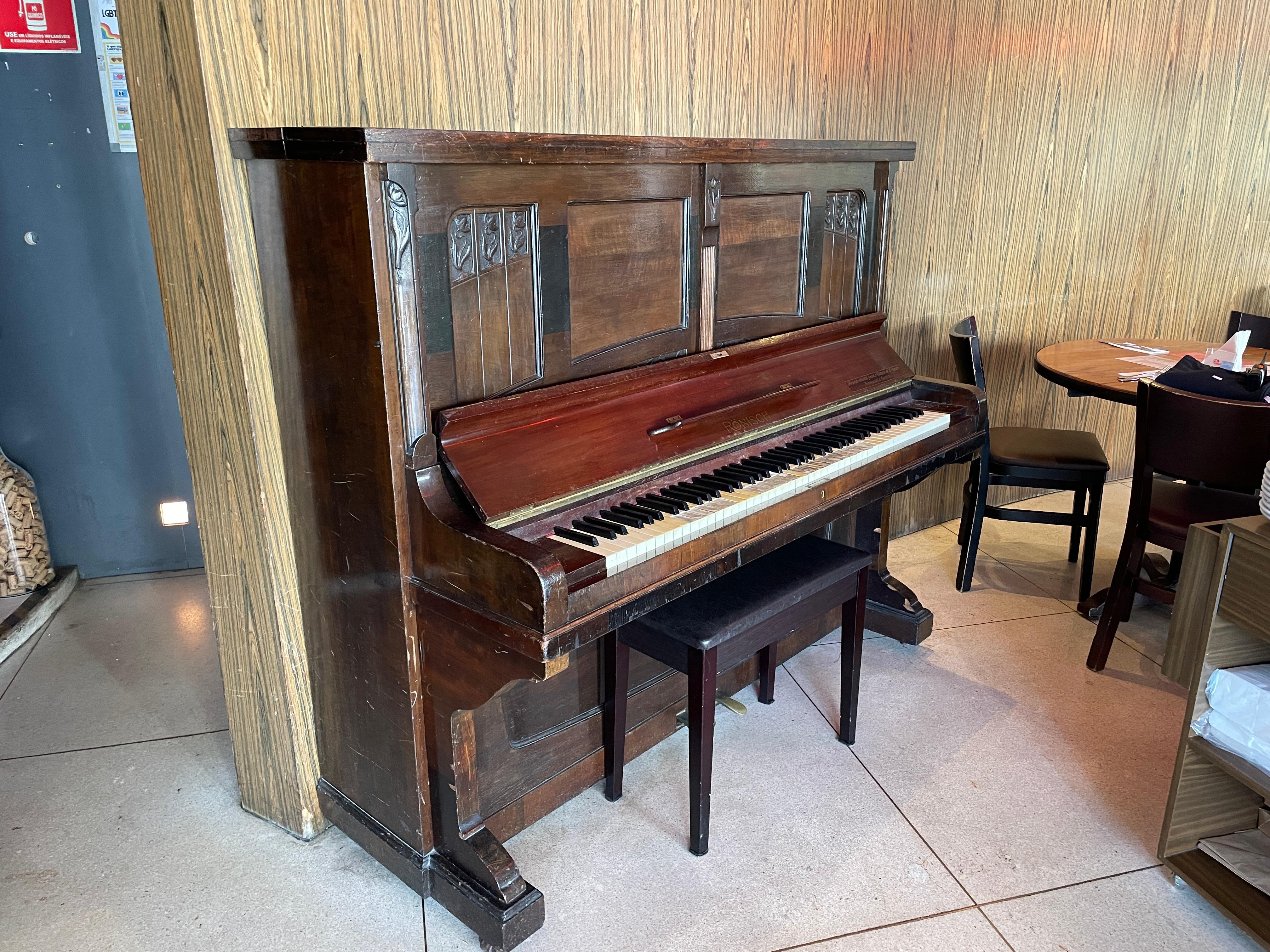 Riviera Bar