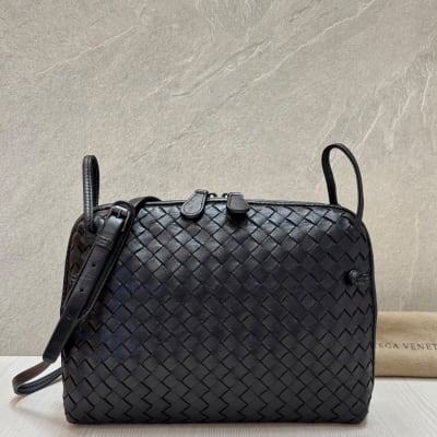 Bottega Veneta Bottega Venetta Slingbag Black 
