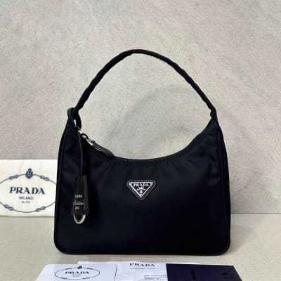 Prada Hobo Nylon Hitam 