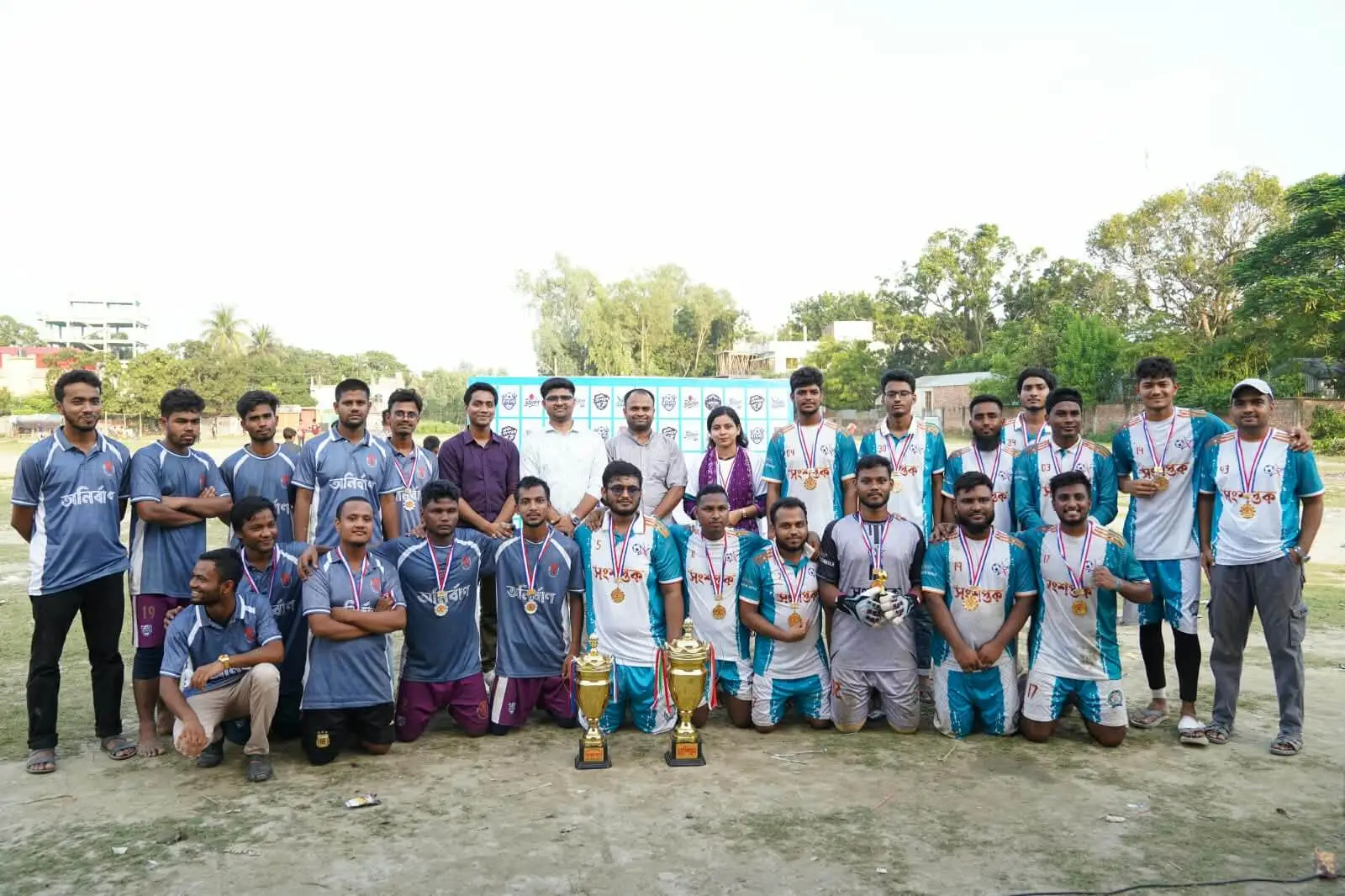 বাংলা বিভাগ ফুটবল টুর্নামেন্ট ২০২৬-এ বিজয়ী ও রানার আপ দল। বিজয়ী দল ৫ম আবর্তন এবং রানার আপ ৭ম আবর্তন।