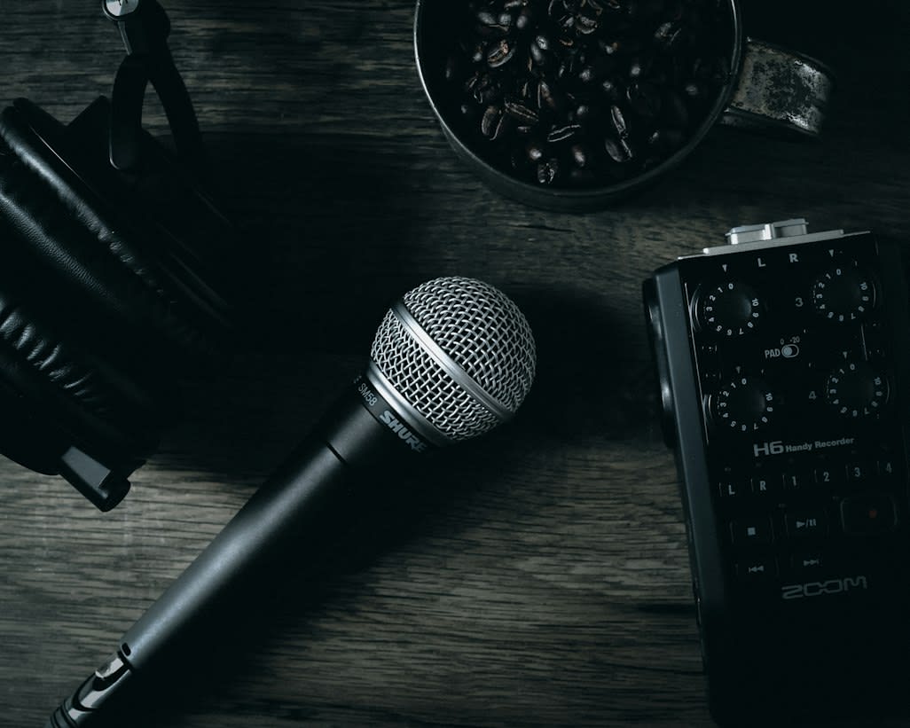 Voice Commerce and Smart Shopping: How AI Powered Assistants Are Reshaping Online Retail