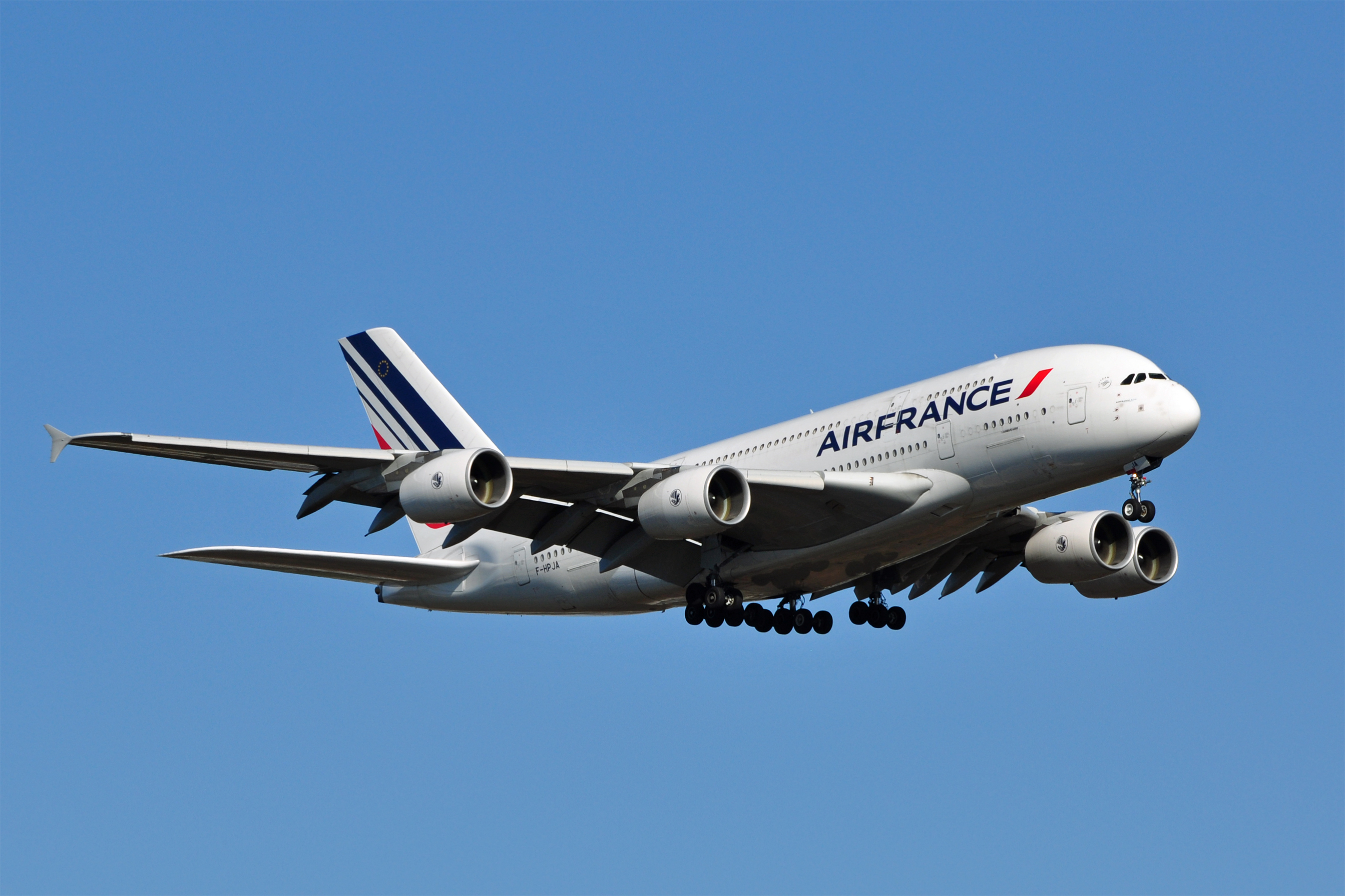 Air France Flight Diverted to Montreal After Ebola Travel Restriction Mix-Up; Passenger Now Cleared