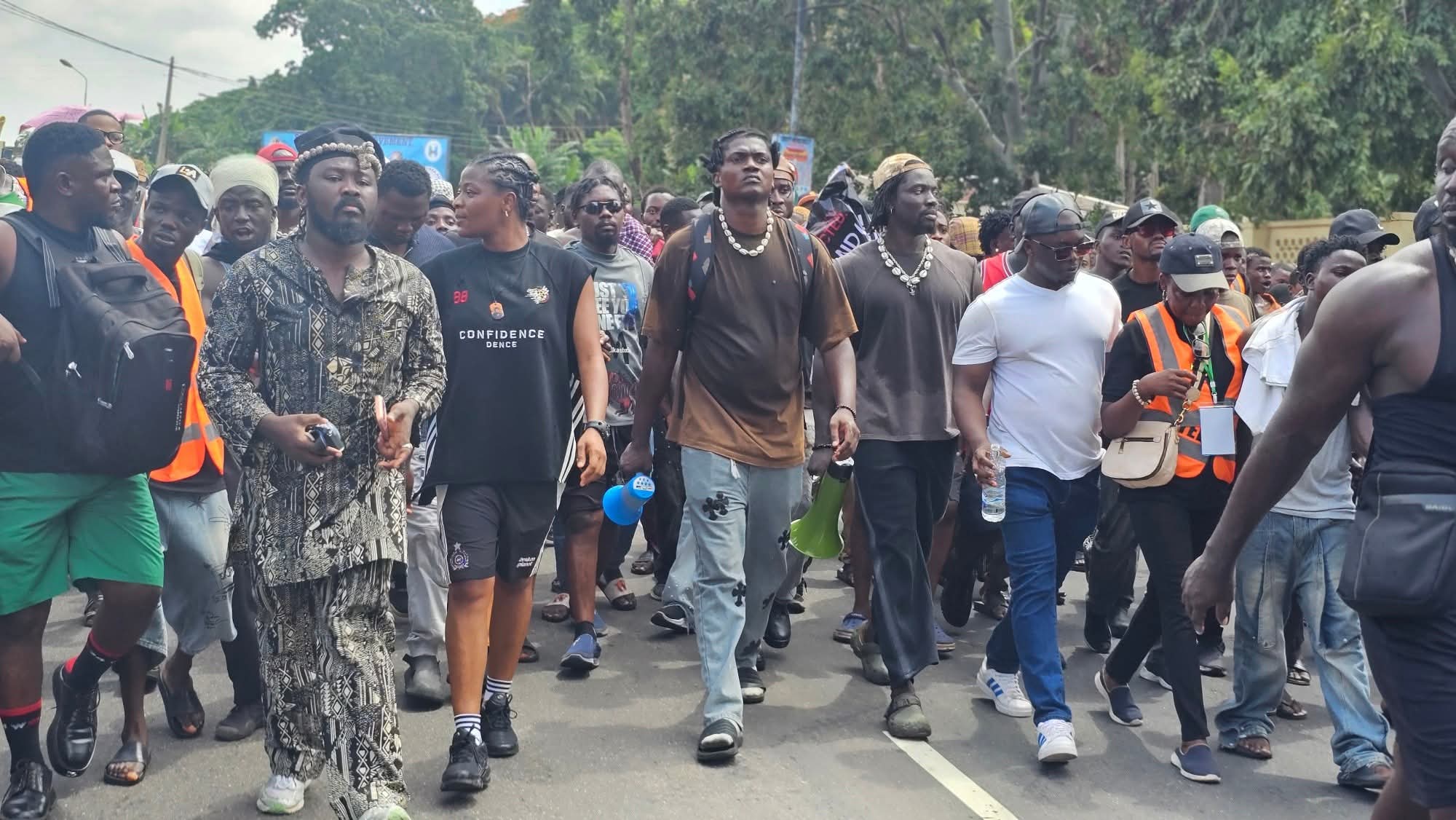 VIDEO : Governor Makinde Steps Out to Address VDM-Led Protesters in Ibadan