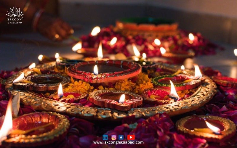 in this picture, diwali diya has been shown