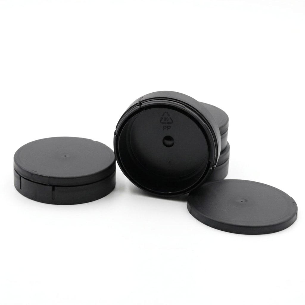 MANKE ISO 8317 certified child-resistant snus cans in black and white on a neutral background