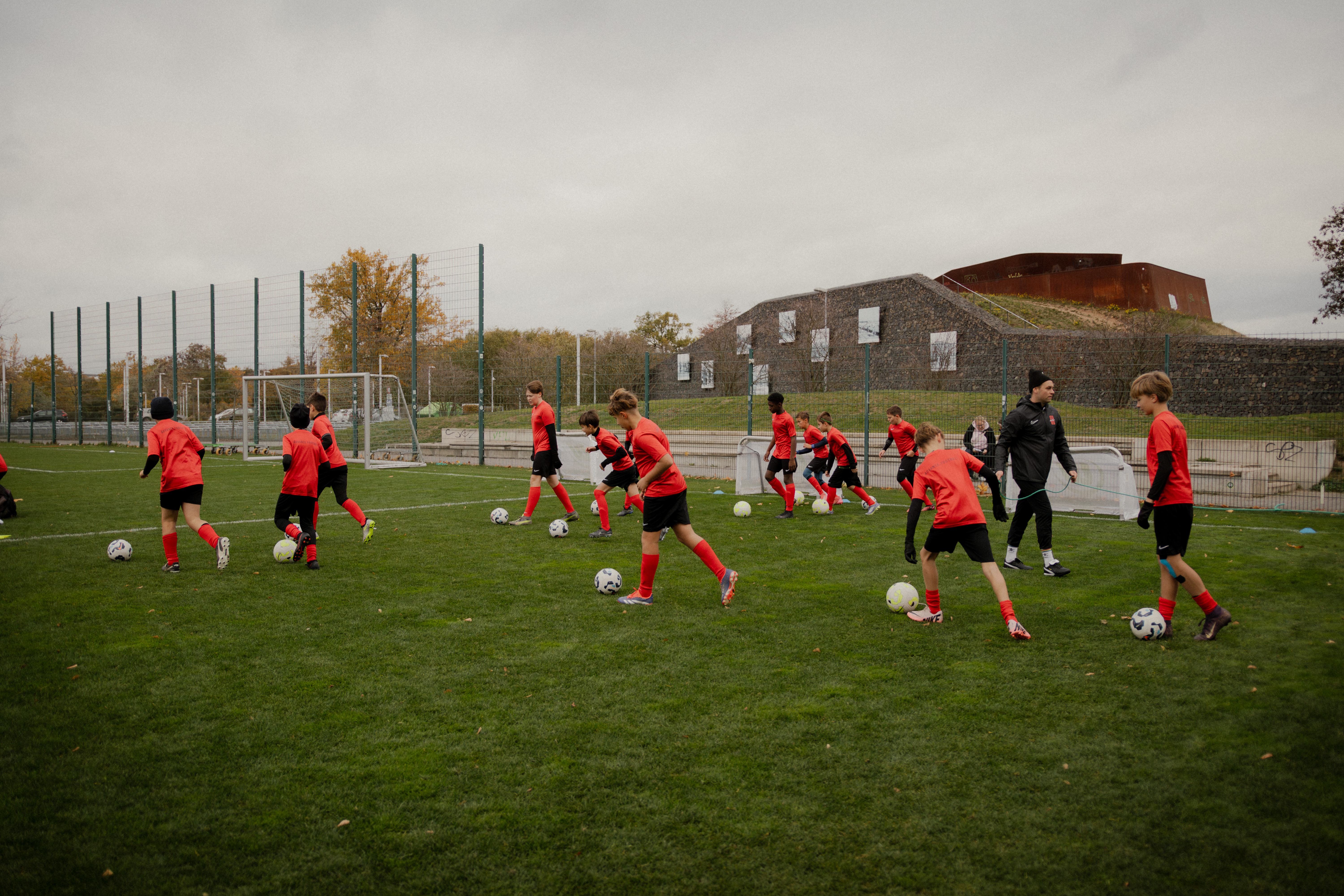 F-Jugend Spieler im Training auf dem Platz