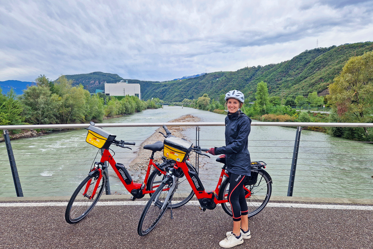 Eurobike-Mitarbeiterin Isabella auf dem Etschradweg