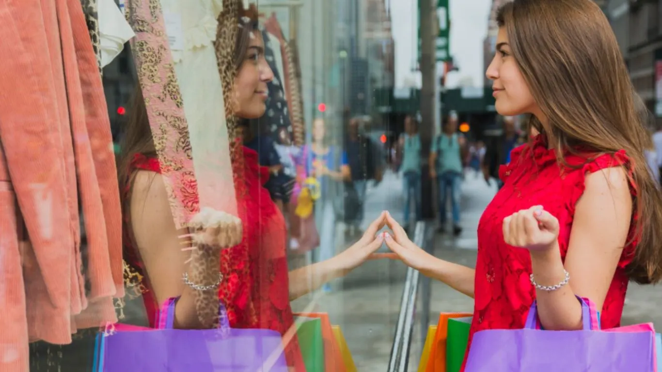 Shops for Sale in Malls vs High-Street Markets in Gurgaon – Comparison Guide