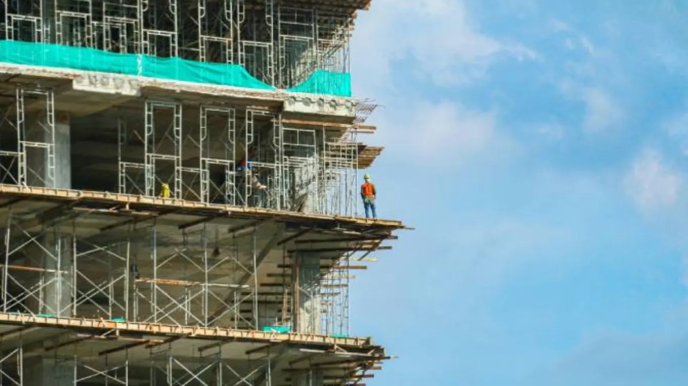 Ready vs Under-Construction Flats Gurgaon
