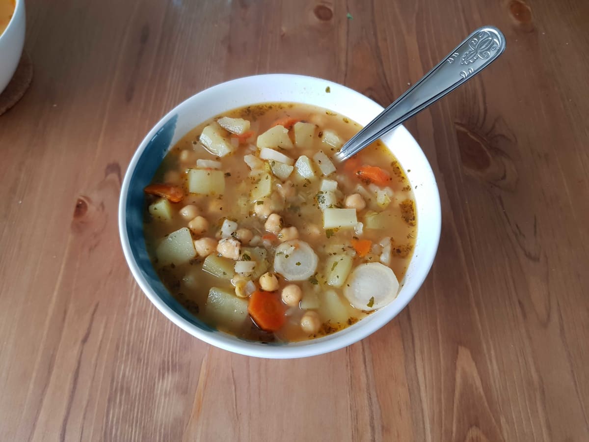 Zdjęcie Zupa ziemniaczana z ciecierzycą