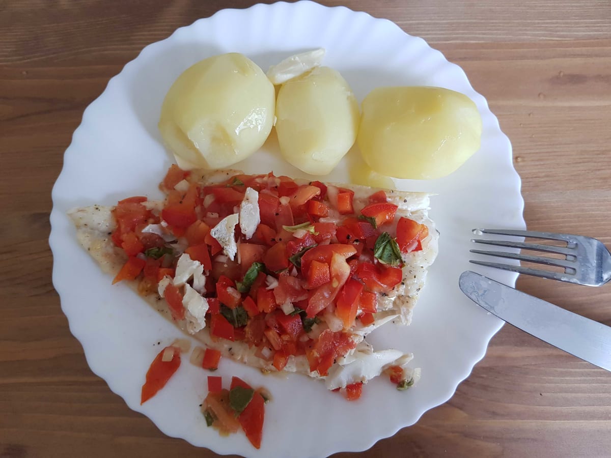 Zdjęcie Dorsz z salsą pomidorową z piekarnika