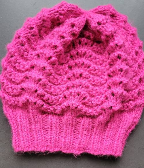 Bonnet fluffy deep pink - vague Bonnet fluffy deep pink - vague