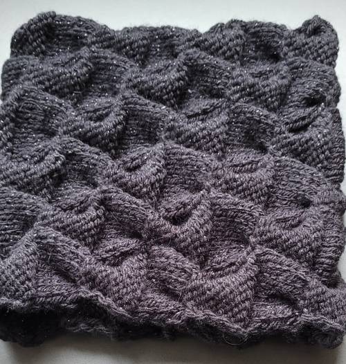 Tour de cou noir brillant - triangle Tour de cou noir brillant - triangle