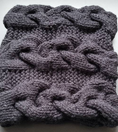 Tour de cou noir brillant - torsade Tour de cou noir brillant - torsade