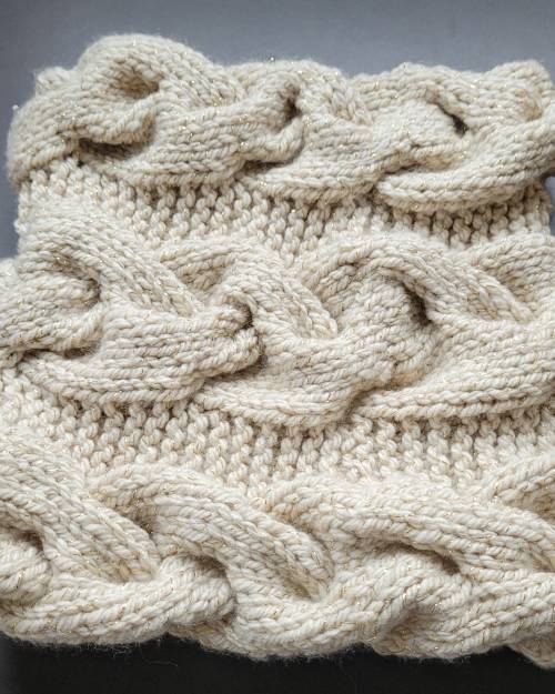 Tour de cou beige brillant - torsade Tour de cou beige brillant - torsade