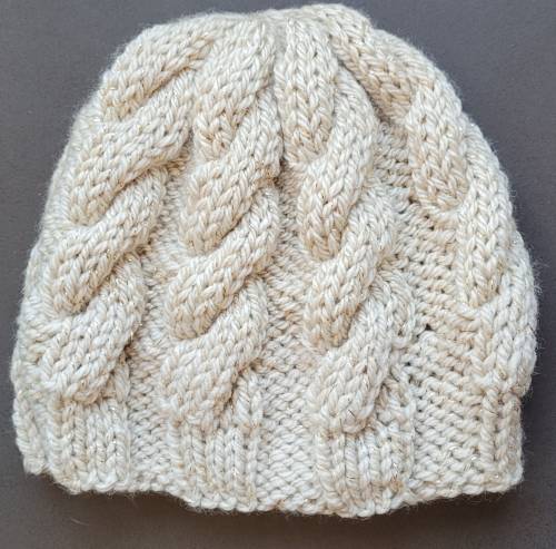 Bonnet beige brillant - torsade Bonnet beige brillant - torsade