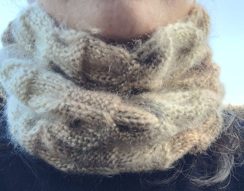 Tour de cou multicolore brillant - triangle - Image 4 Image 4