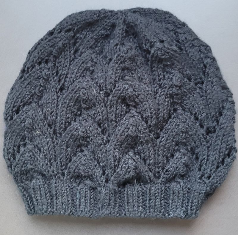 Bonnet noir - feuille Main