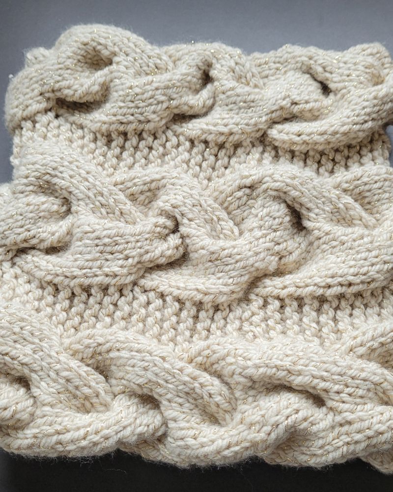 Tour de cou beige brillant - torsade Main