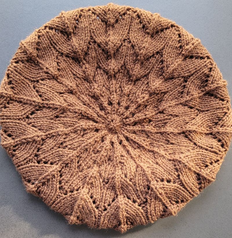 Béret marron - feuille Main