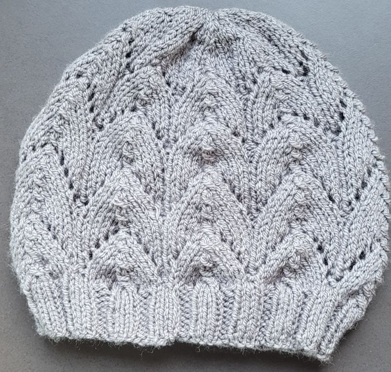 Bonnet gris - feuille Main
