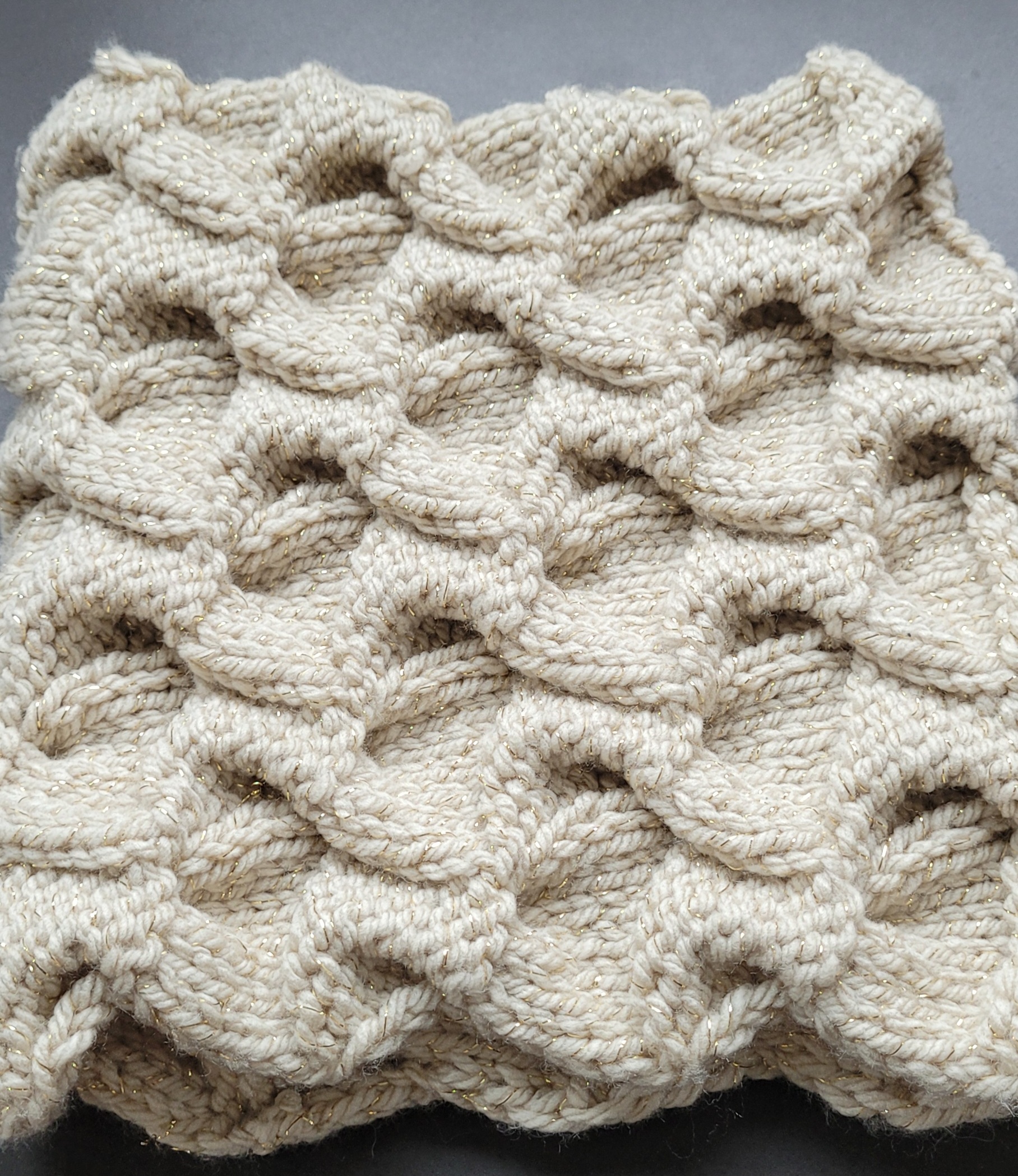 Tour de cou beige brillant - triangle