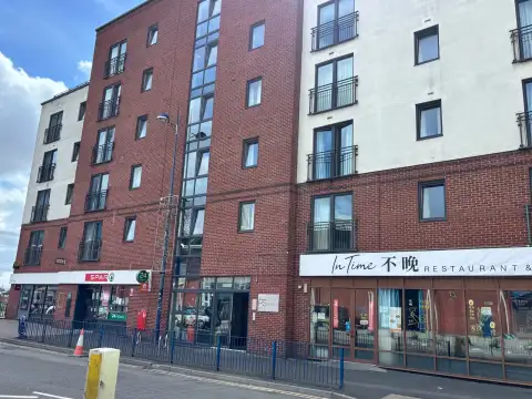 The entrance is very discreet. The hotel is in between the Spar shop and a restaurant
