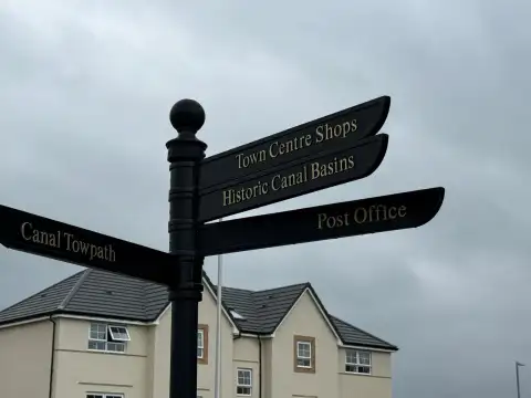 Clearly signposted location to local sights
