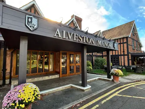 Entrance / frontage