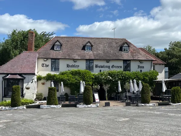 The Hadley Bowling Green Inn