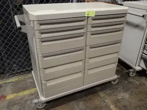 (1) Metro 12-Drawer Crash Cart