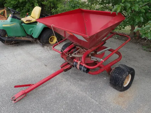 (1) Lely Material Spreader 