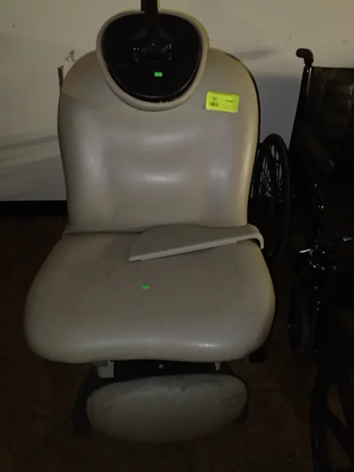 (1) Midmark 630 Powered Exam Chair