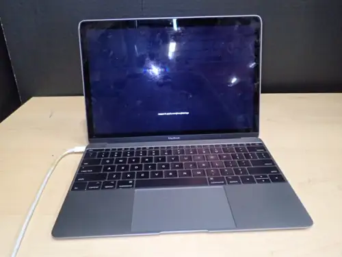 (1) Apple MacBook Pro
