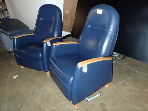 (2) Recliners