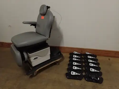 (1) Midmark 641-003 Powered Exam Table