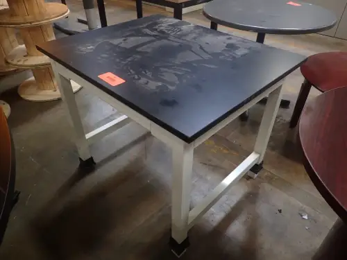 (1) Lab Table