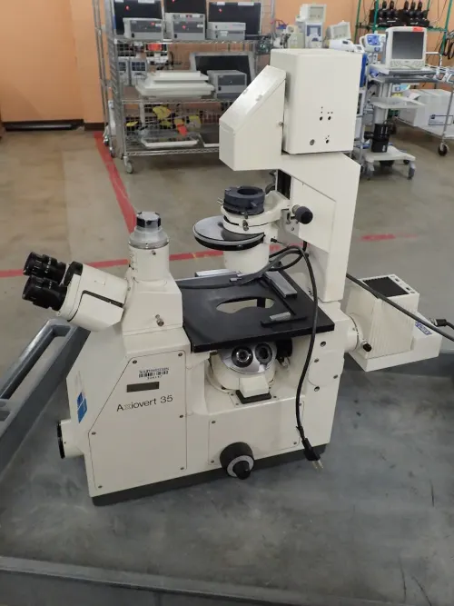 (1) Zeiss Axiovert 35 Microscope With (2) Objectives