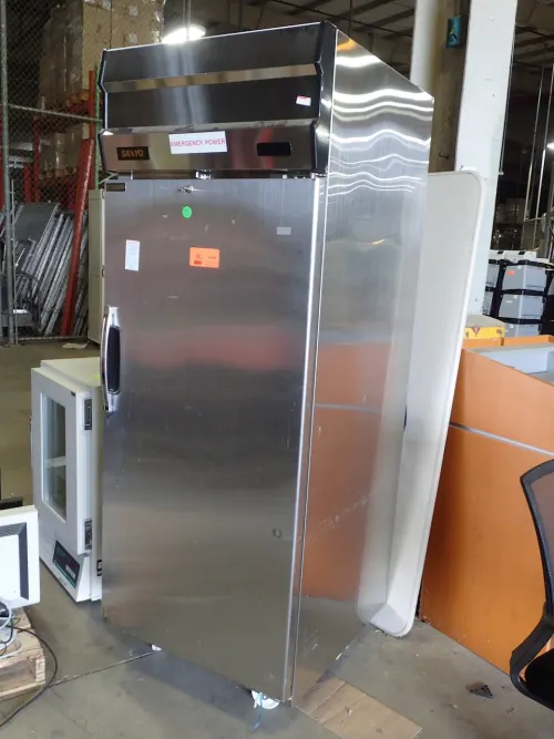 (1) Sanyo Refrigerator