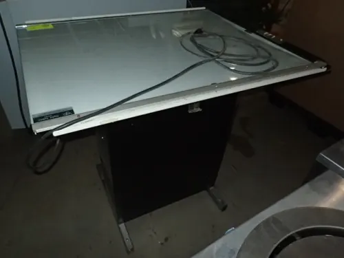 (1) VGC 3040 Light Table
