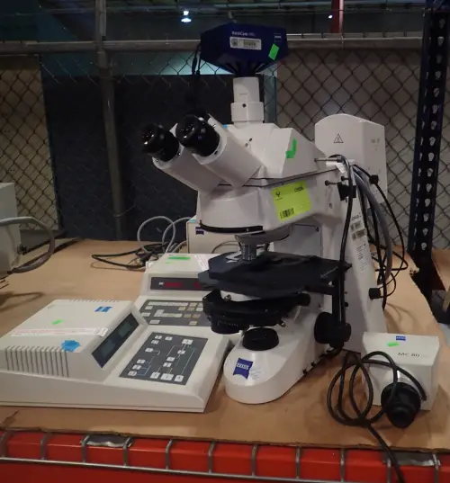 (1) Zeiss Axioskop 2 Microscope
