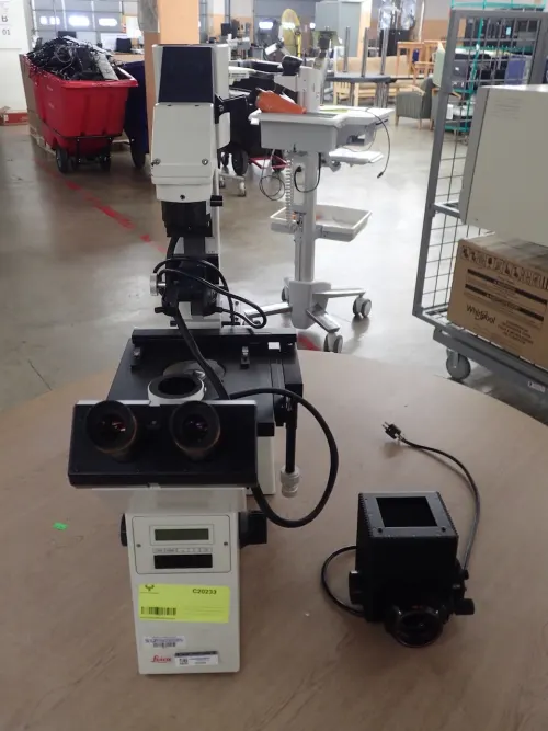 (1) Leica DM IRBE Microscope With (1) Objective