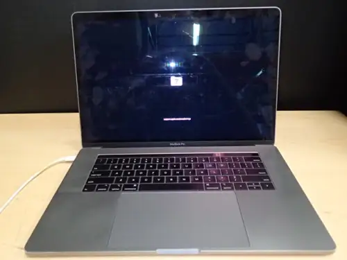 (1) Apple MacBook Pro