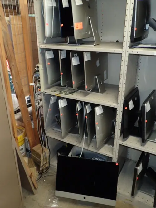 (13) Apple iMacs Computers