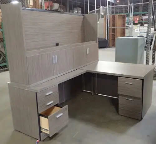 (1) L-Shaped Desk With Hutch