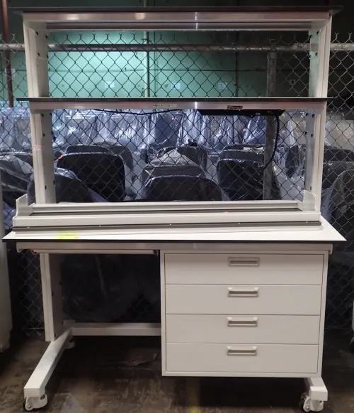 (1) Laboratory Workstation