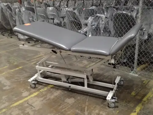 (1) Armedica Performa Treatment table