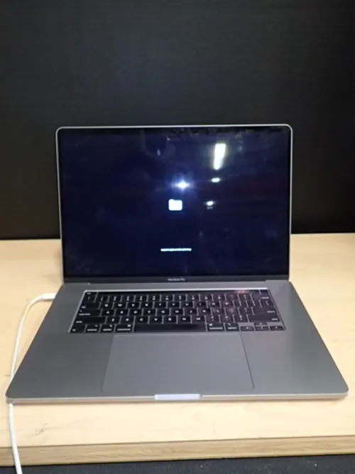(1) Apple MacBook Pro